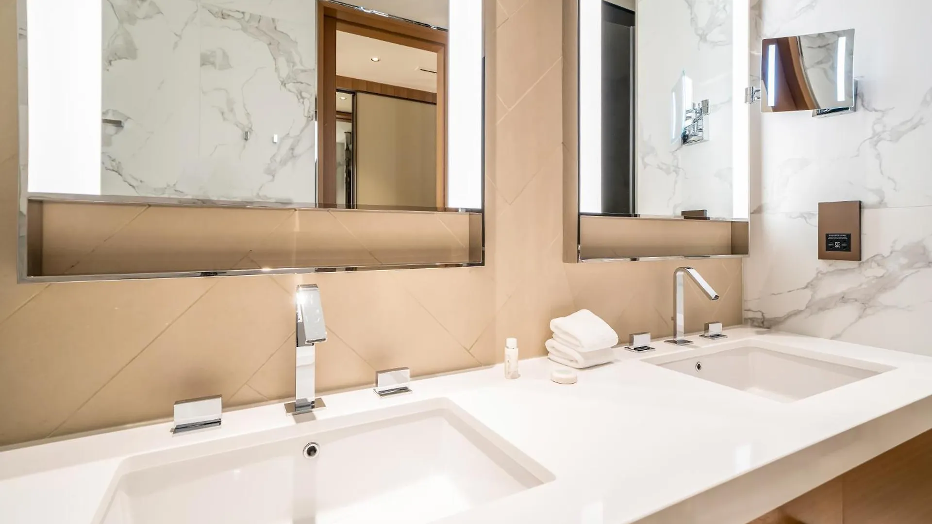 Newarabian 3 Bedroom Address Opera Downtown Dubai Apartment
